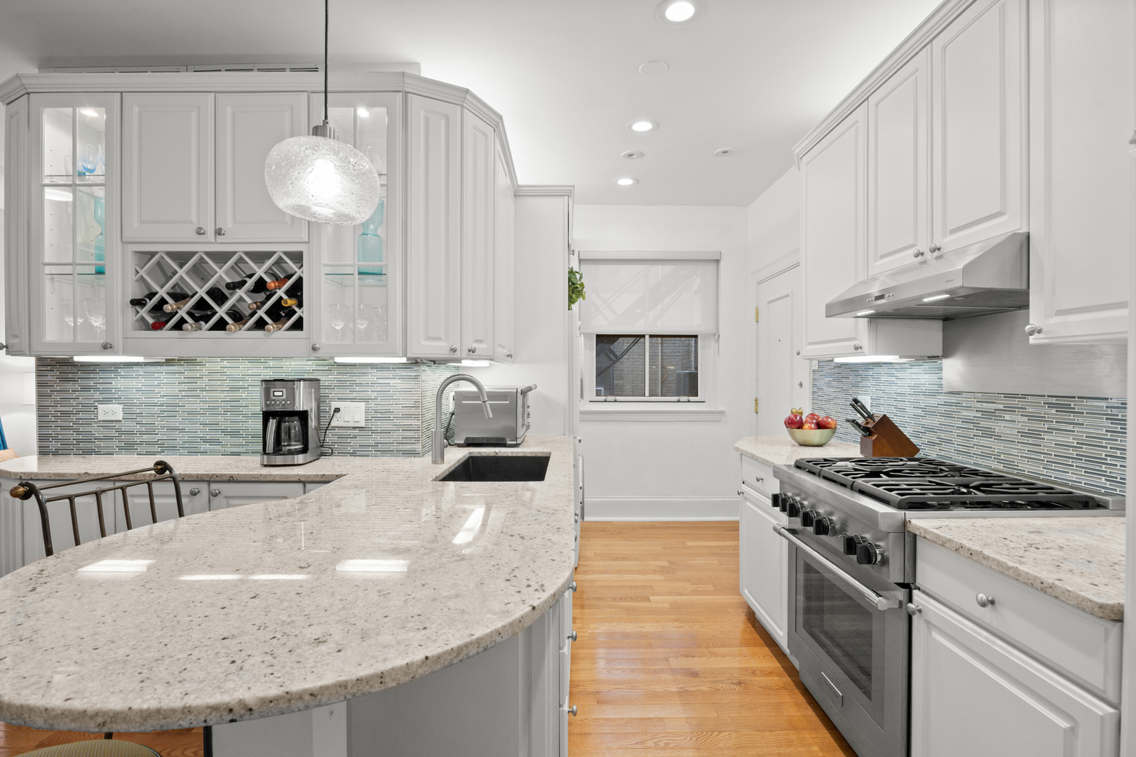 3530 N Lake Shore Drive Unit: 7B