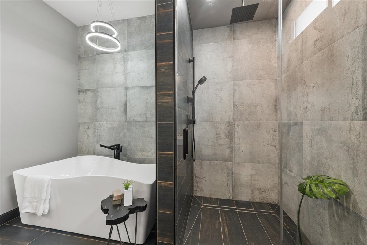 1734 N California Avenue Unit: 3