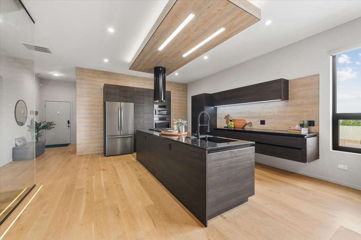 1734 N California Avenue Unit: 3