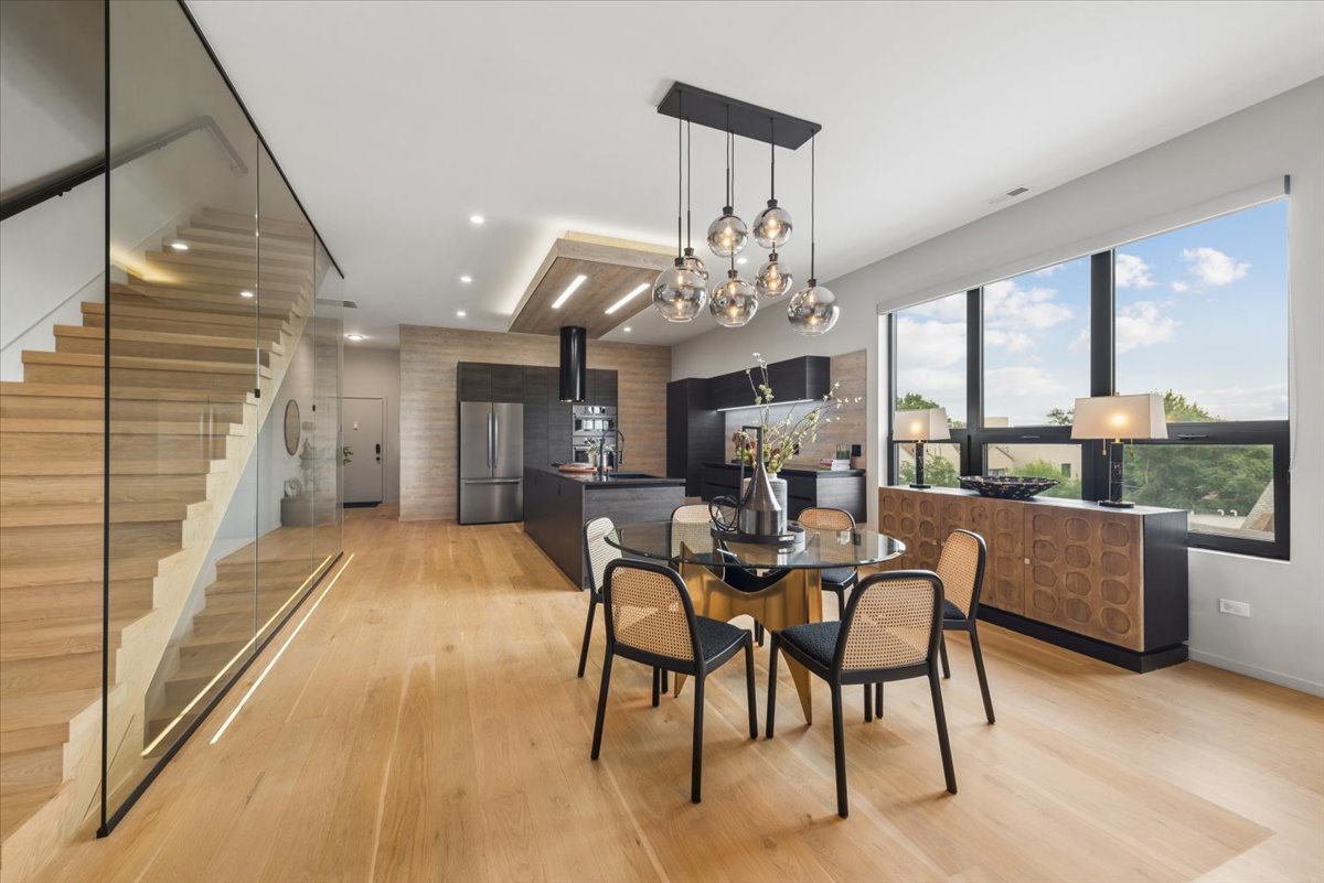 1734 N California Avenue Unit: 3