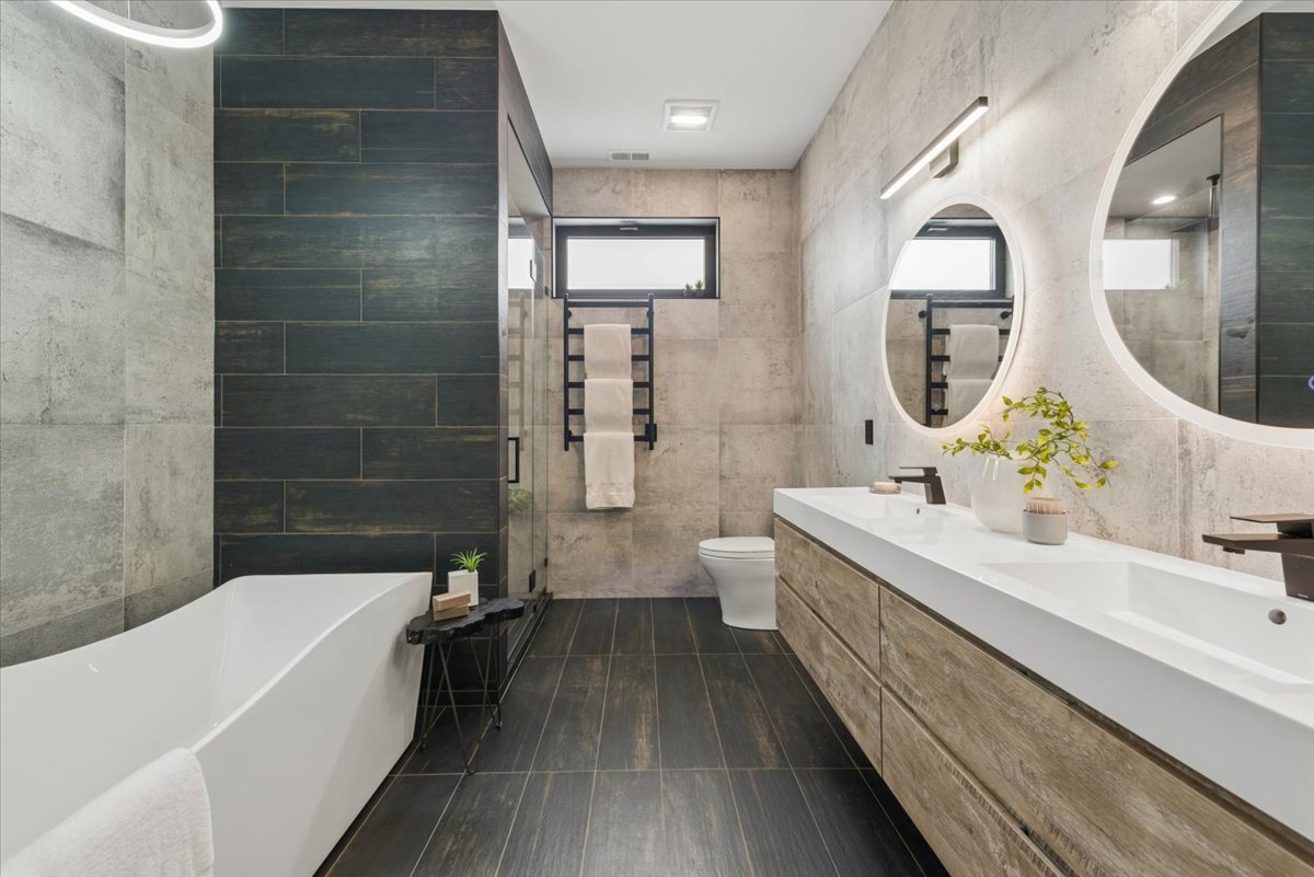 1734 N California Avenue Unit: 3