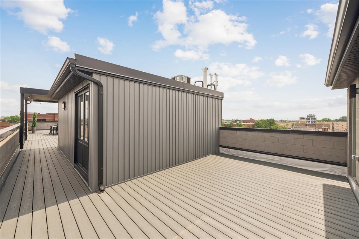 1734 N California Avenue Unit: 3