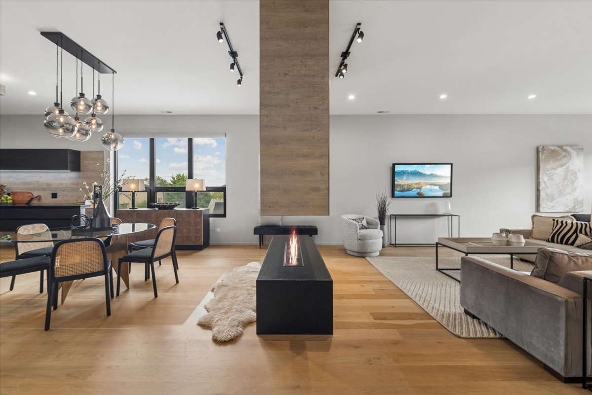 1734 N California Avenue Unit: 3
