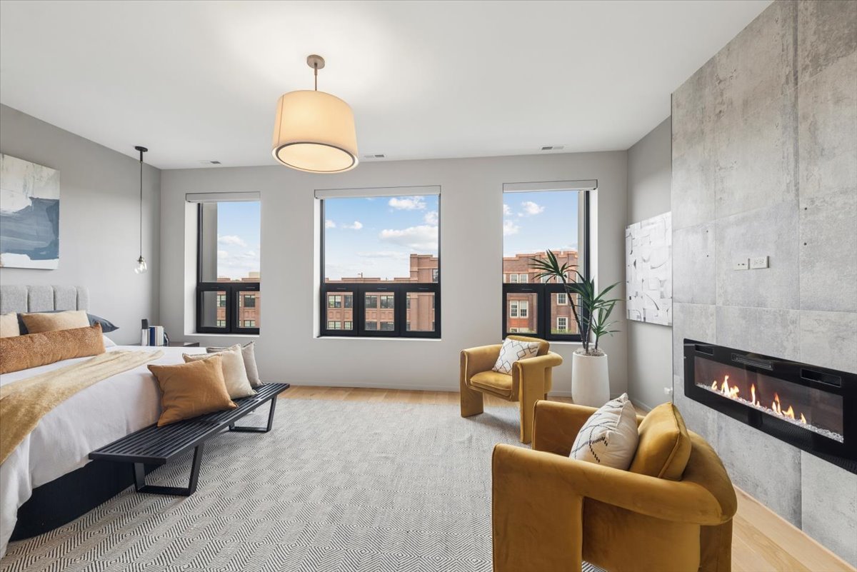 1734 N California Avenue Unit: 3