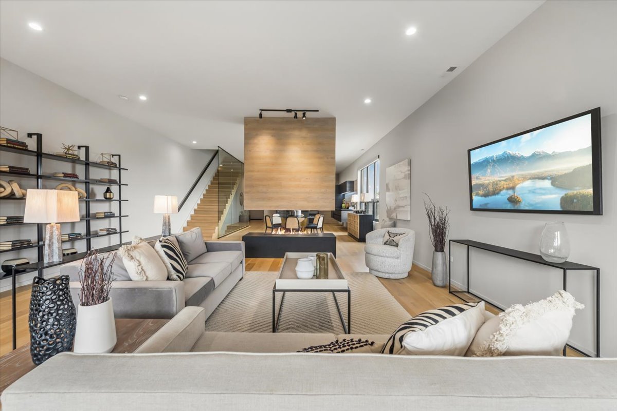 1734 N California Avenue Unit: 3