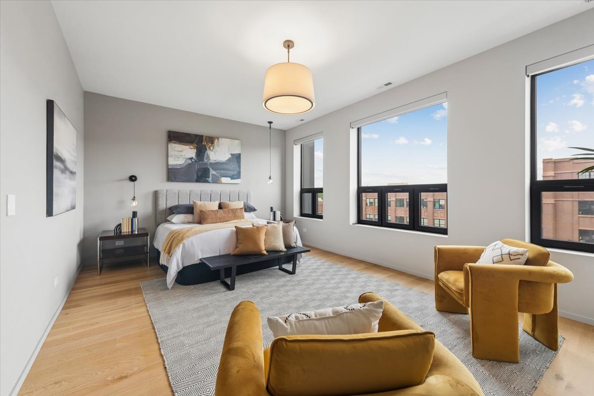 1734 N California Avenue Unit: 3