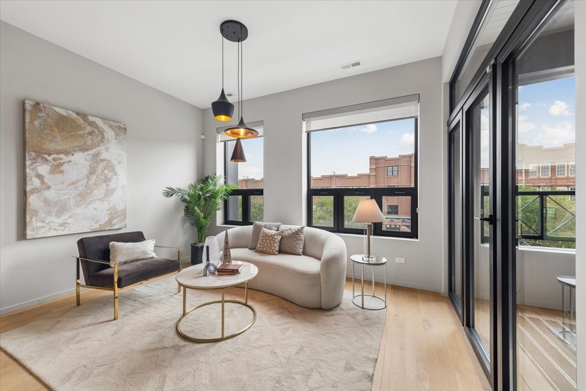 1734 N California Avenue Unit: 3