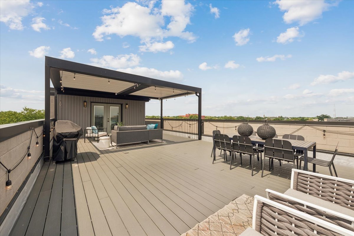 1734 N California Avenue Unit: 3