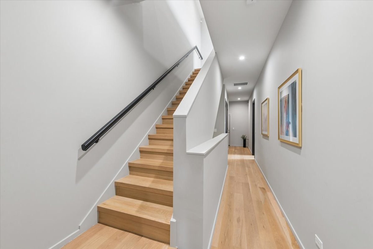 1734 N California Avenue Unit: 3