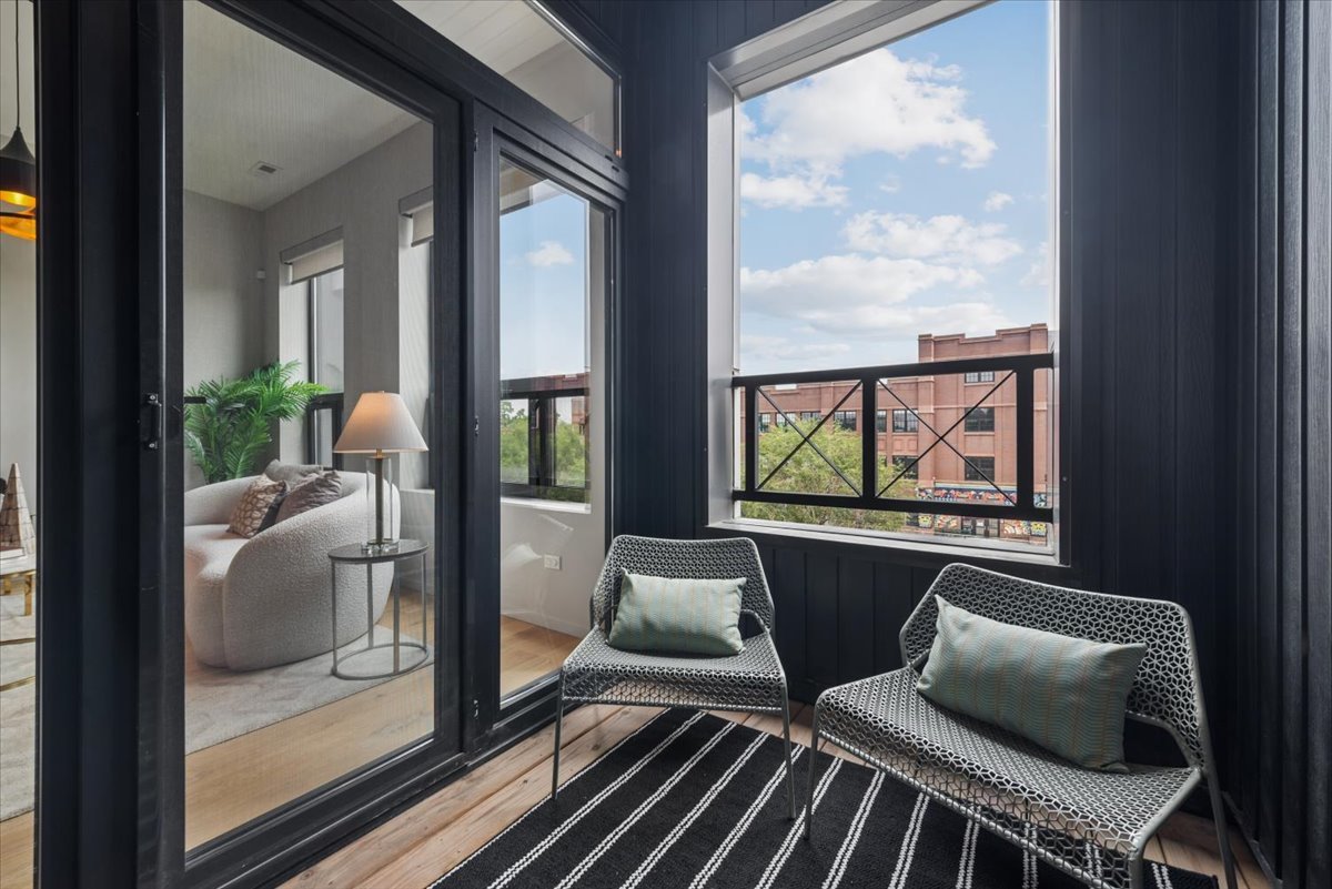 1734 N California Avenue Unit: 3