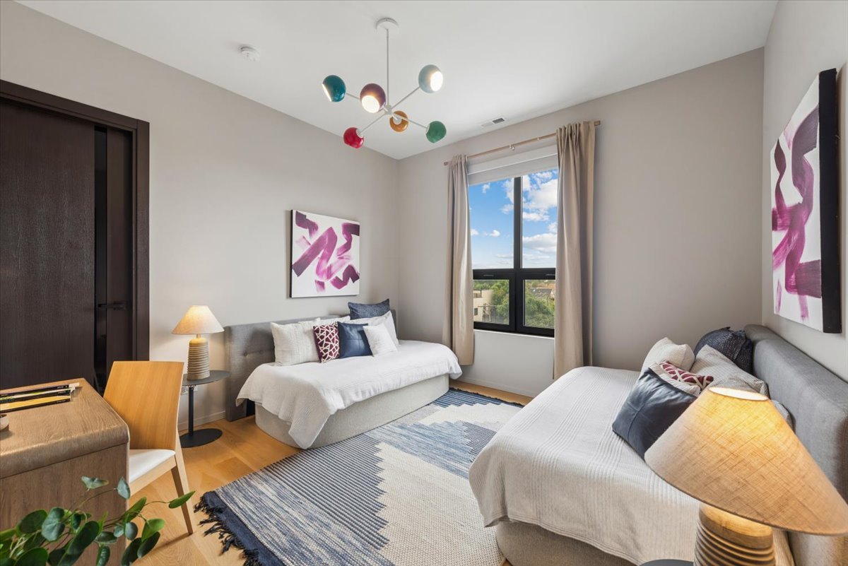 1734 N California Avenue Unit: 3
