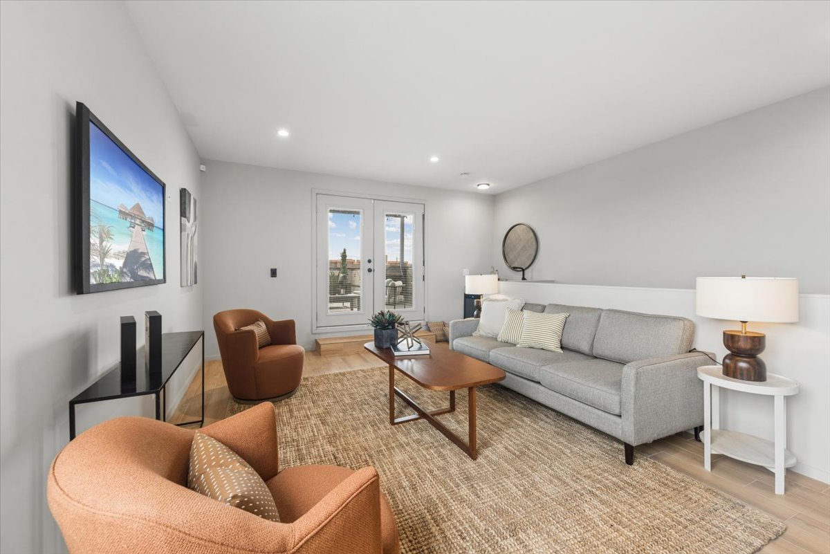 1734 N California Avenue Unit: 3