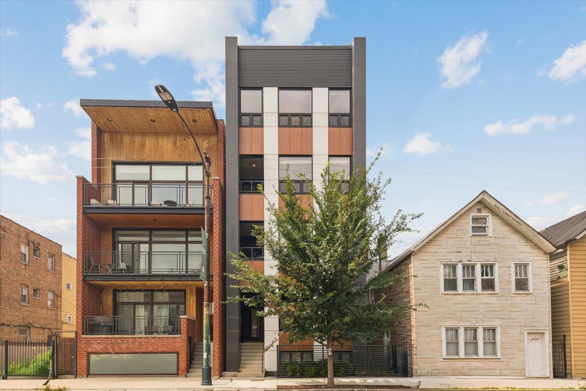 1734 N California Avenue Unit: 3