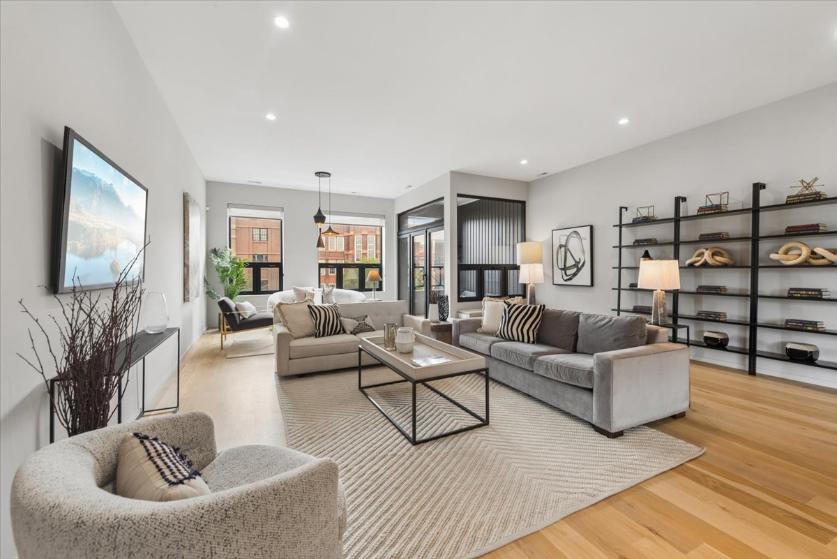 1734 N California Avenue Unit: 3