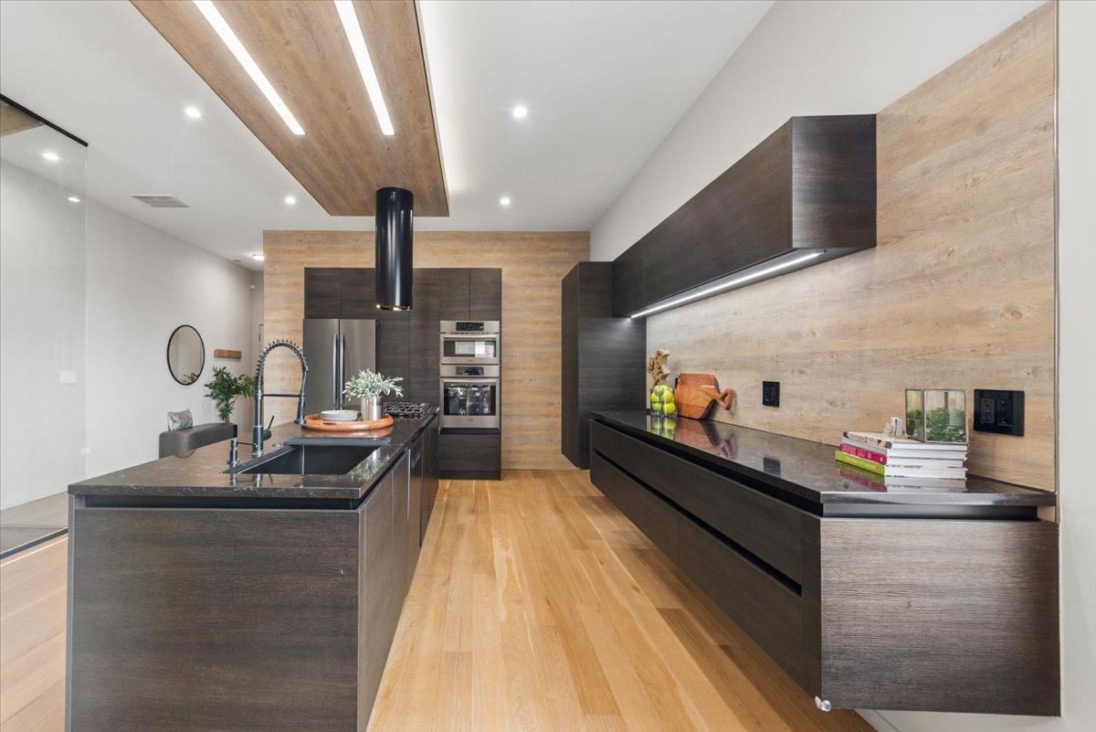 1734 N California Avenue Unit: 3