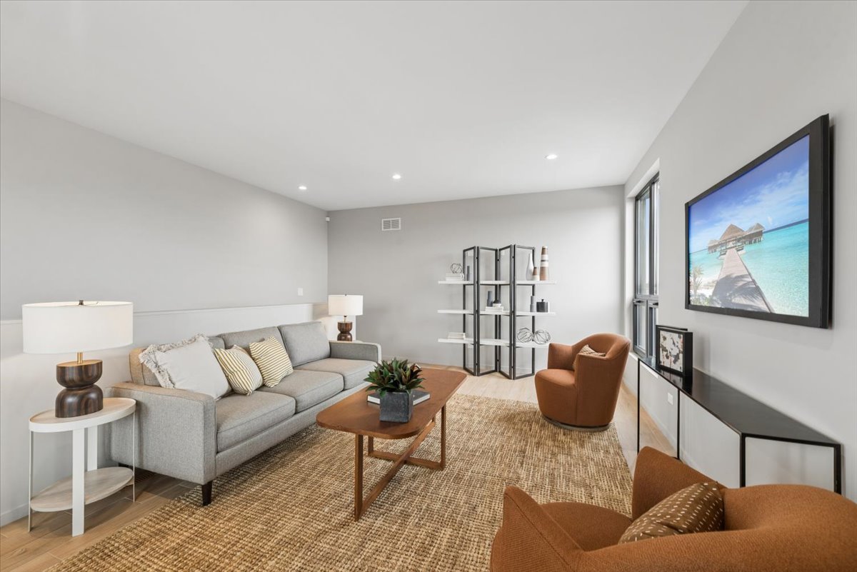 1734 N California Avenue Unit: 3