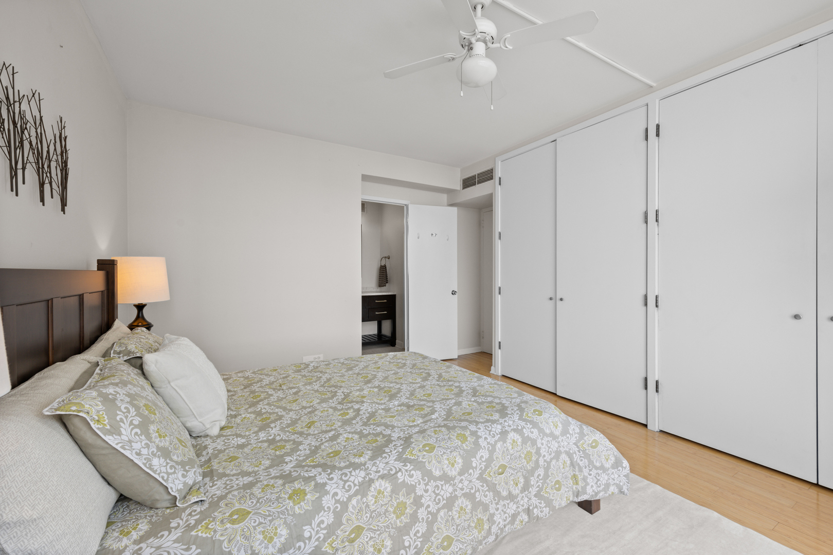 3200 N Lake Shore Drive Unit: 2604