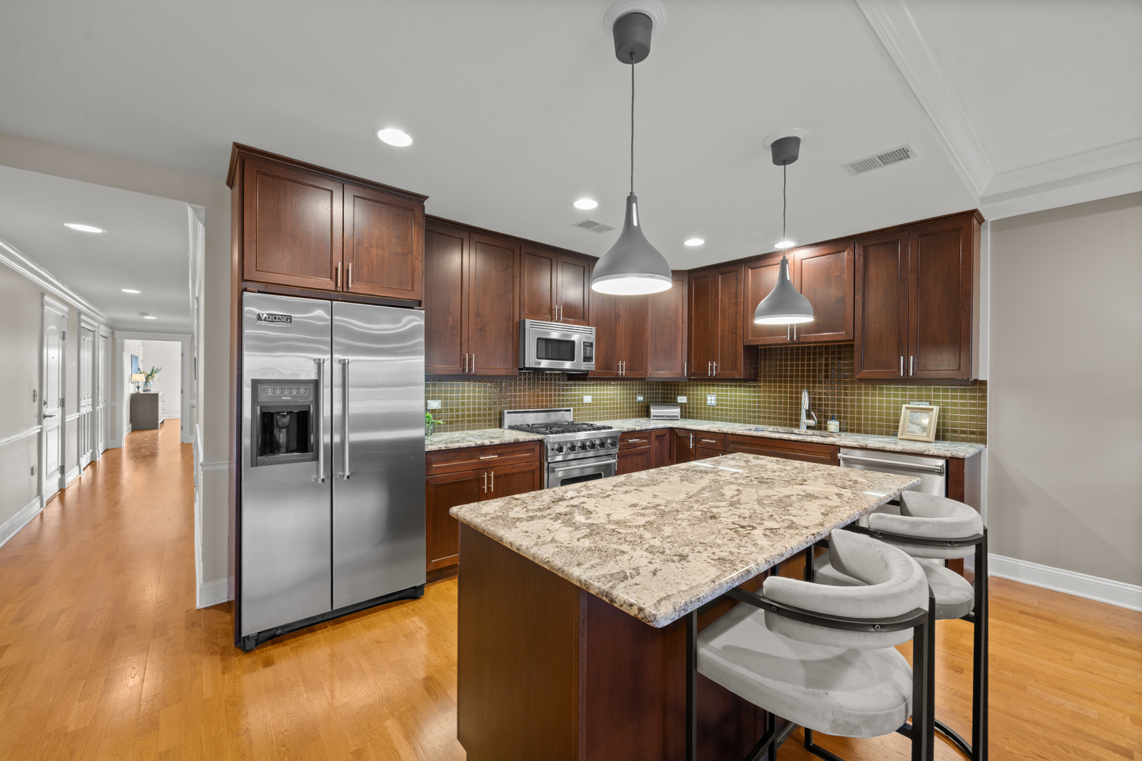1921 W Diversey Parkway Unit: 402