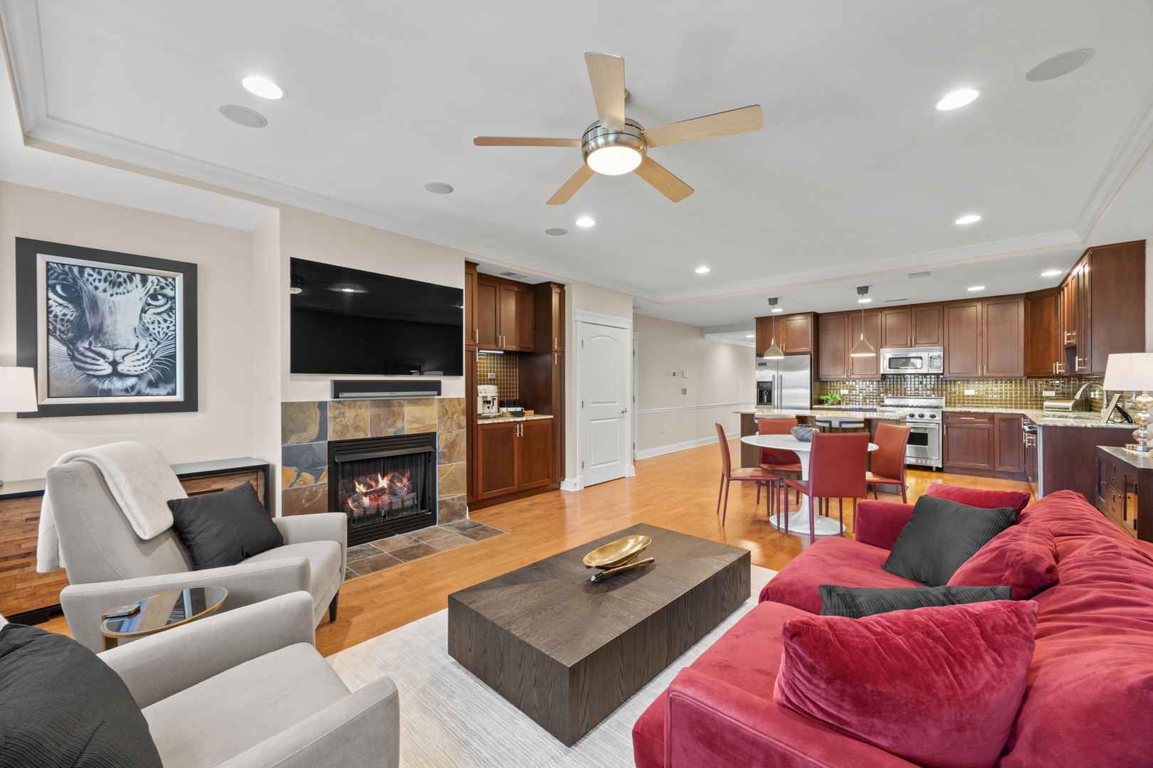 1921 W Diversey Parkway Unit: 402