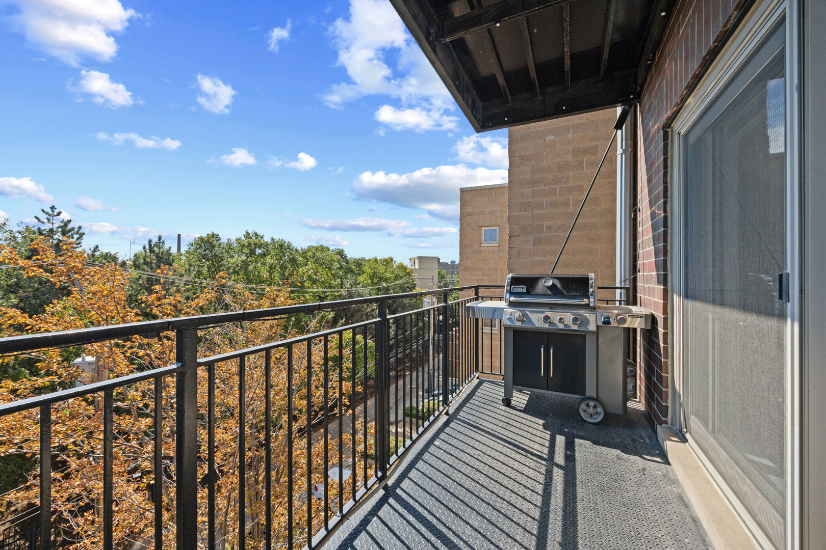 1921 W Diversey Parkway Unit: 402