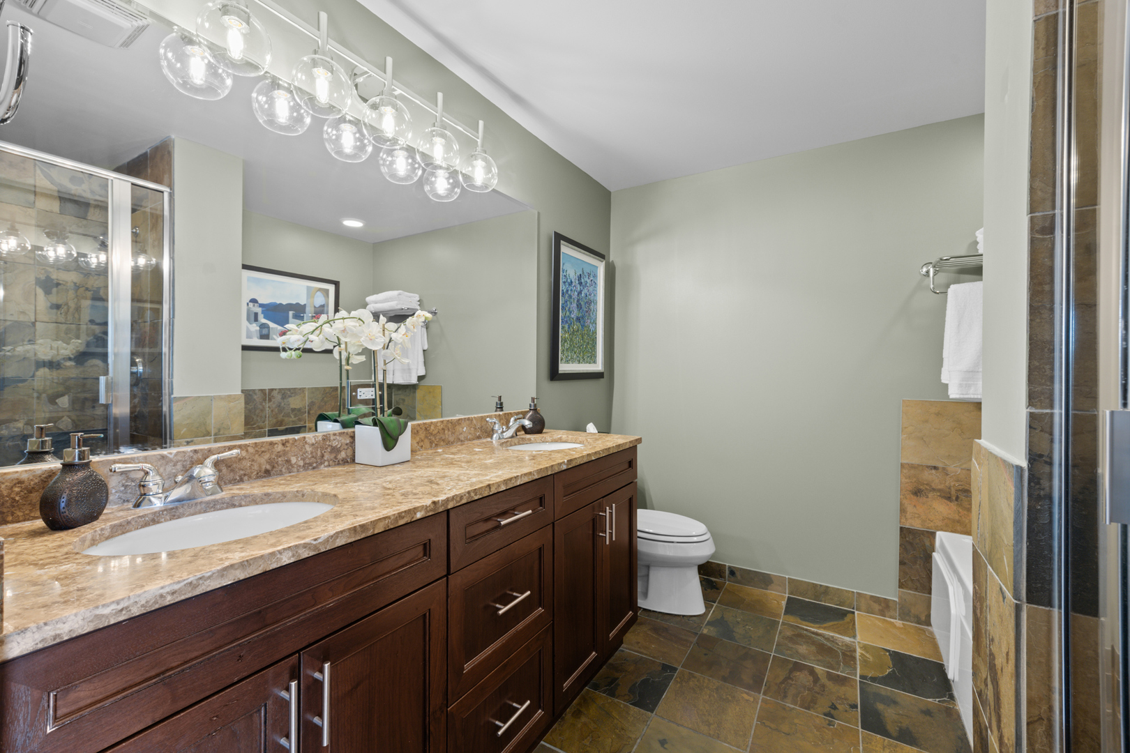 1921 W Diversey Parkway Unit: 402
