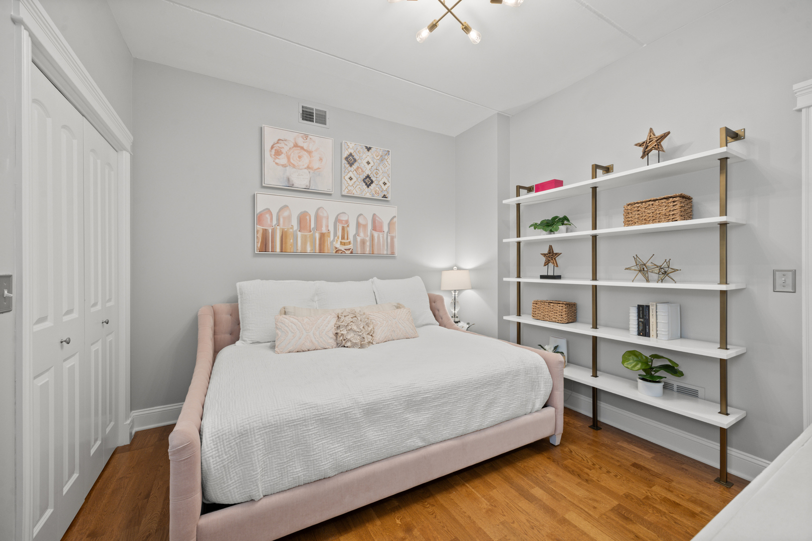 1921 W Diversey Parkway Unit: 402