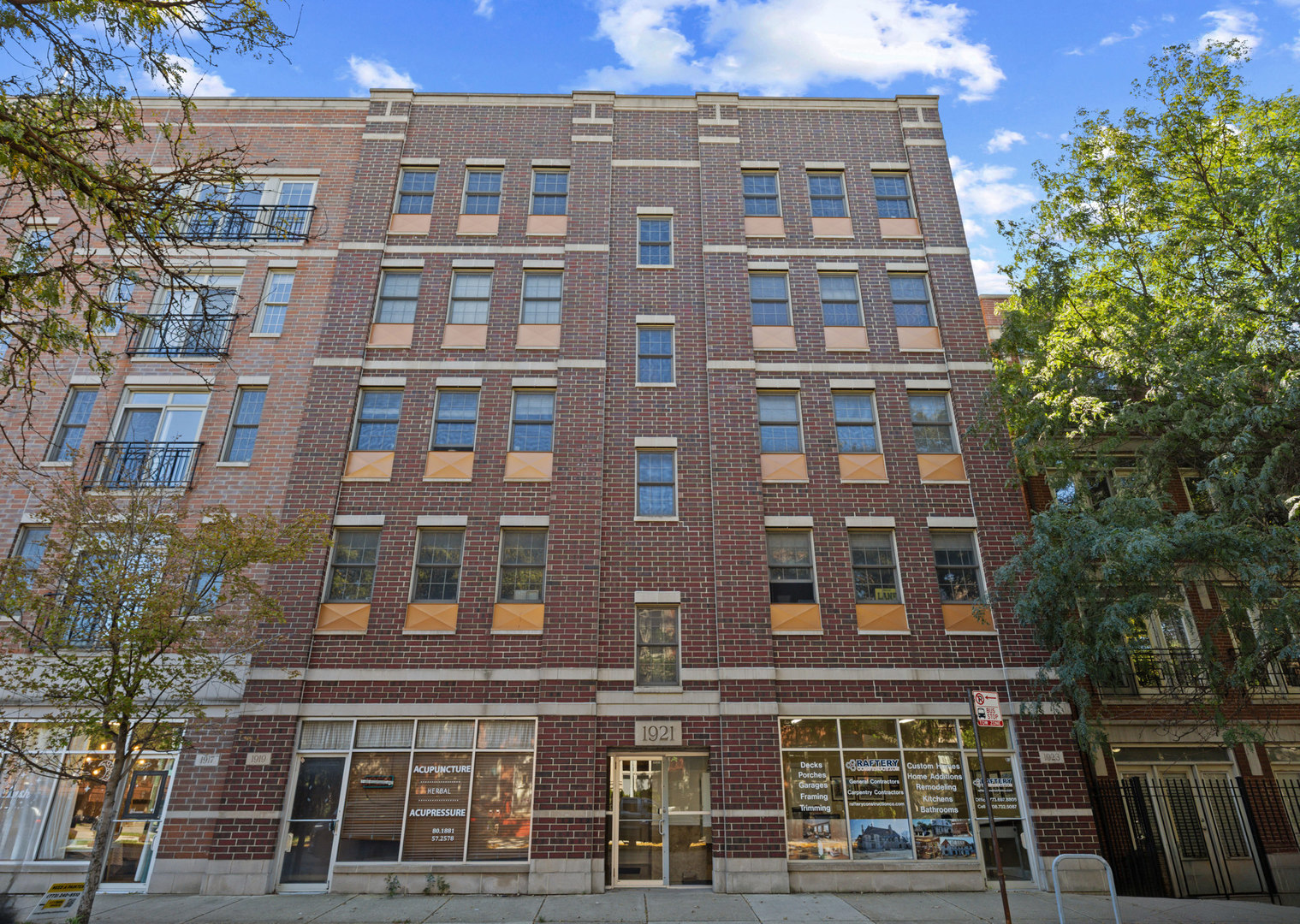 1921 W Diversey Parkway Unit: 402