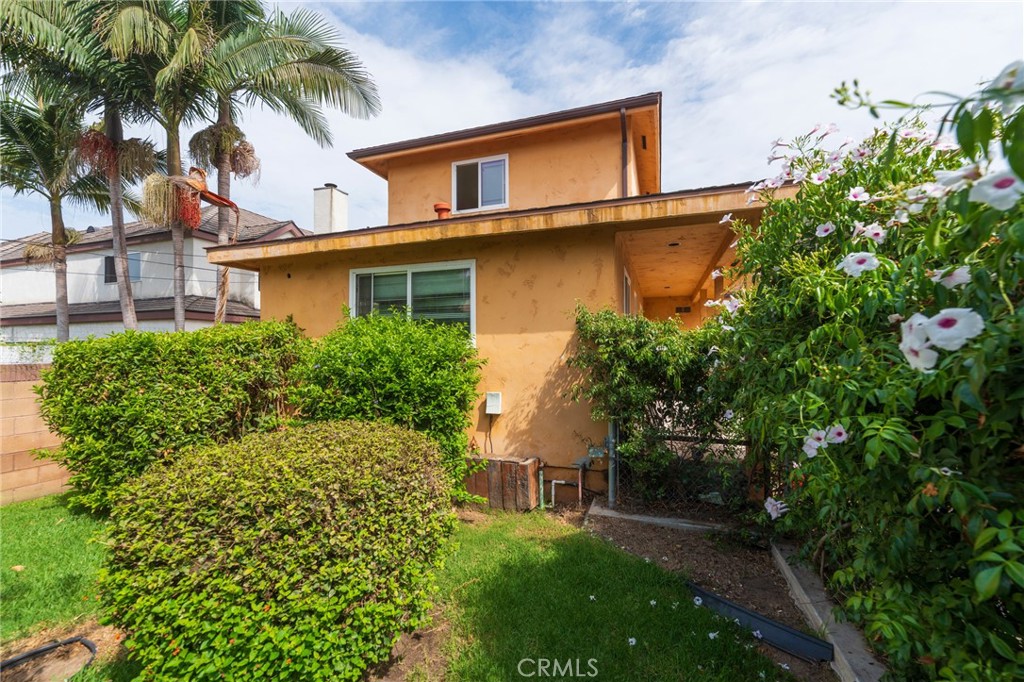 1345 W 219th