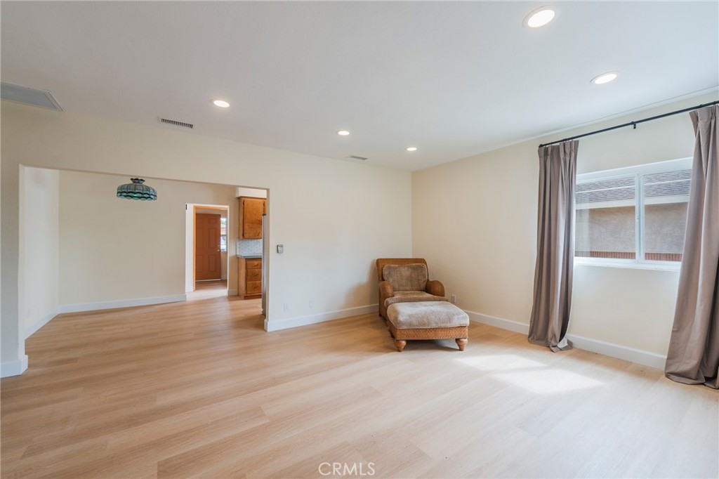 1345 W 219th