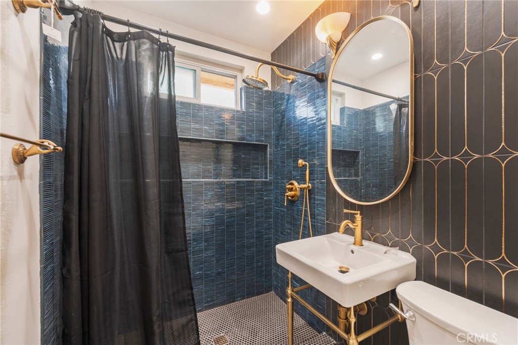 1345 W 219th