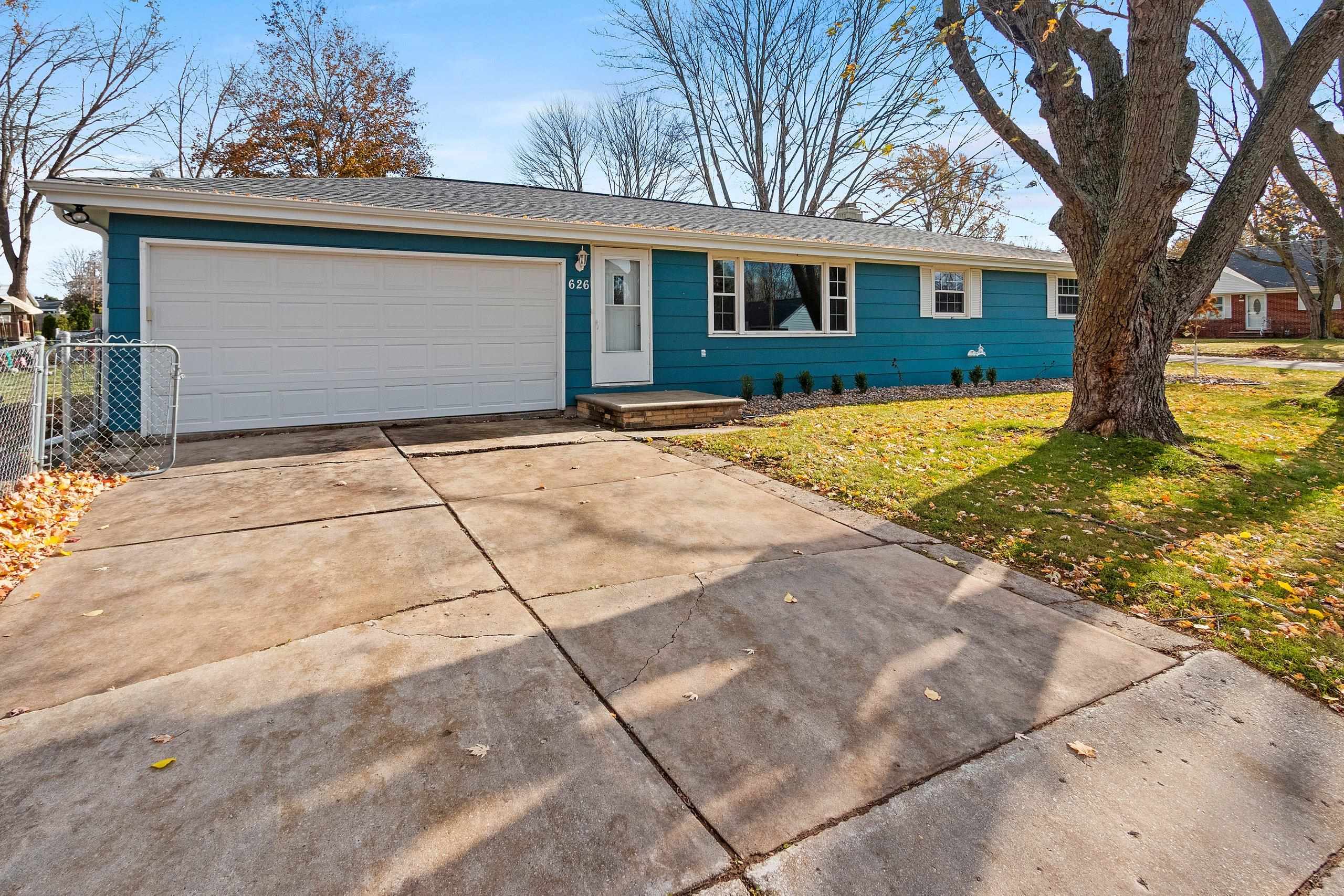 626 W IDLEWILD Court