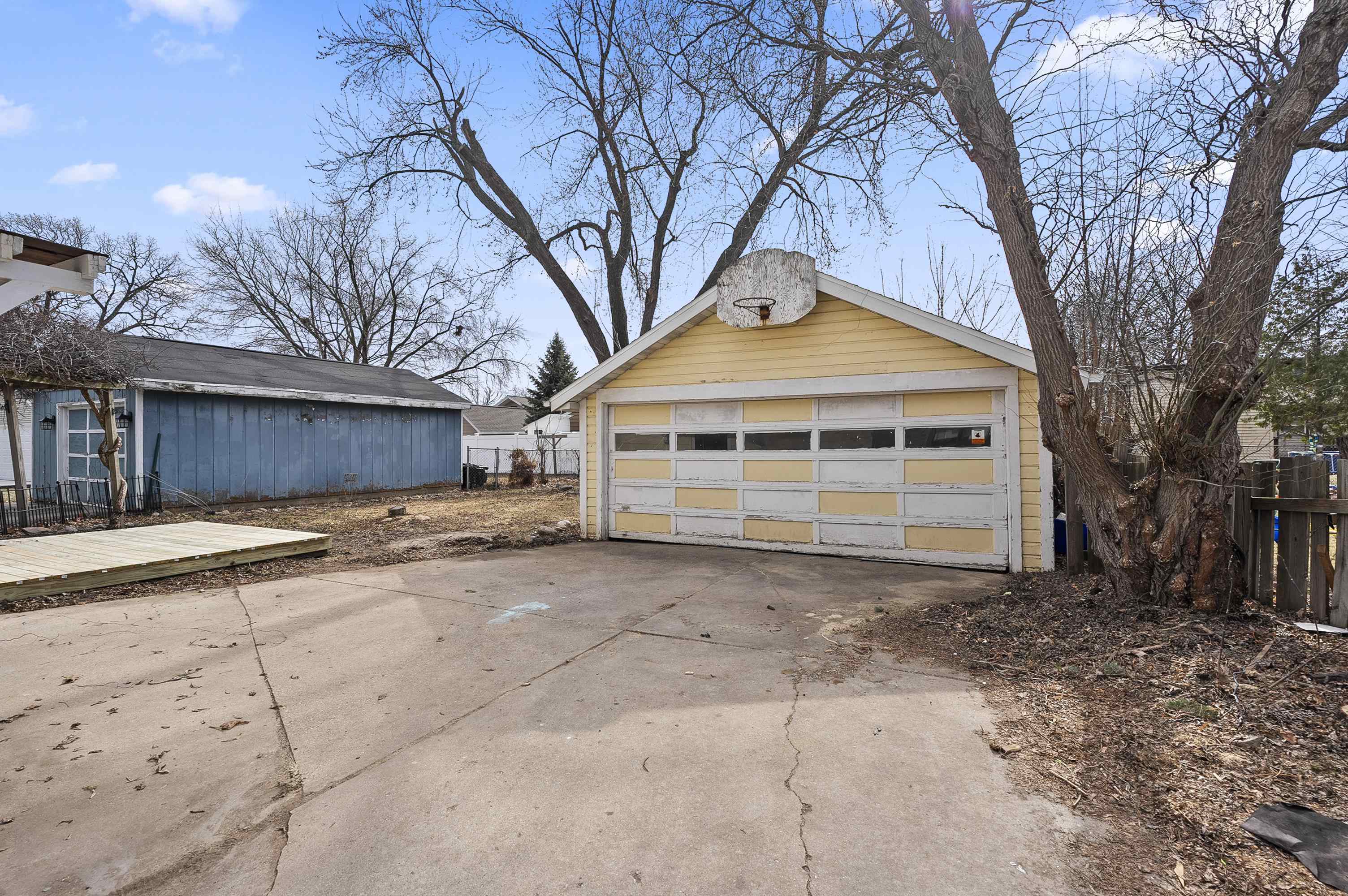 993 CHRISTIANA Street