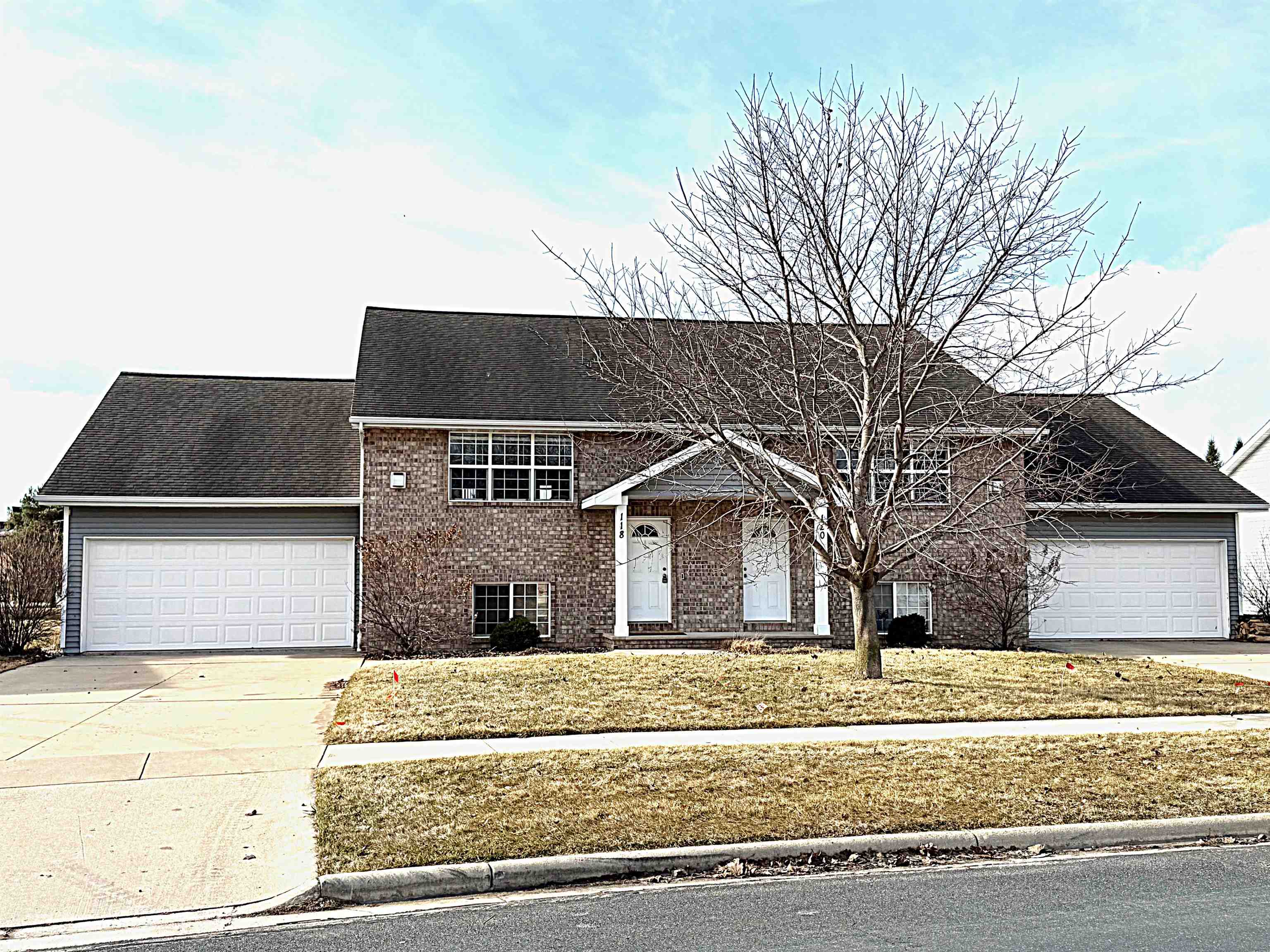 118 E RIVER Drive