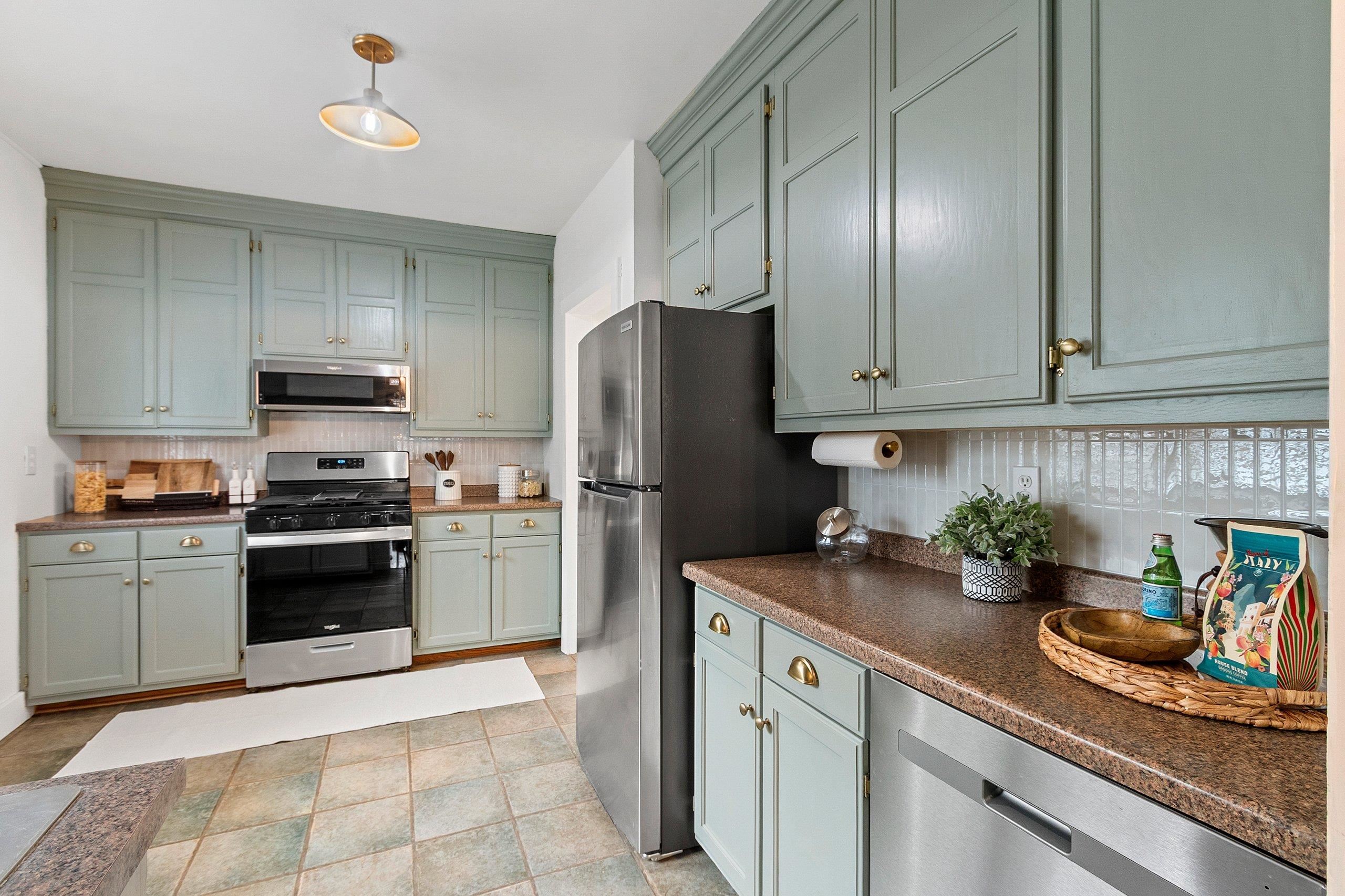 904 ALLOUEZ Terrace