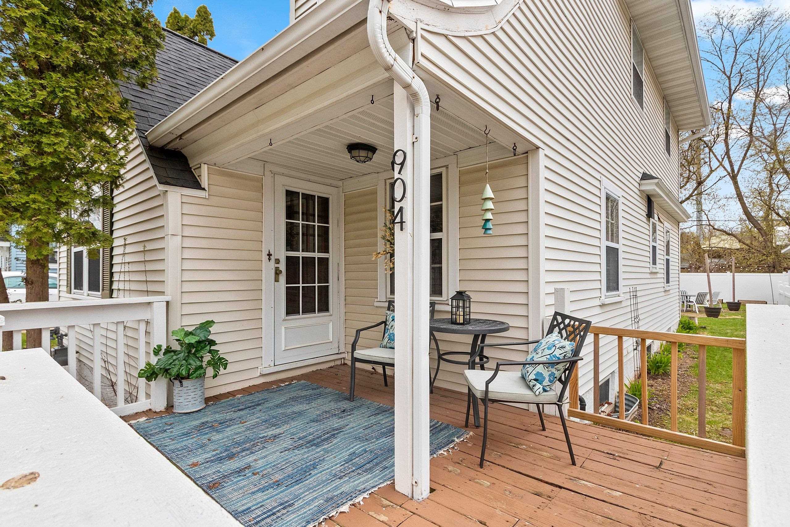 904 ALLOUEZ Terrace