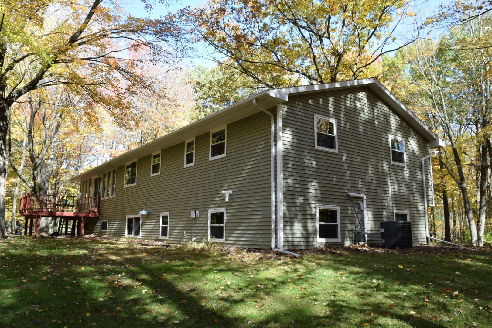 6710 GREGORY Lane