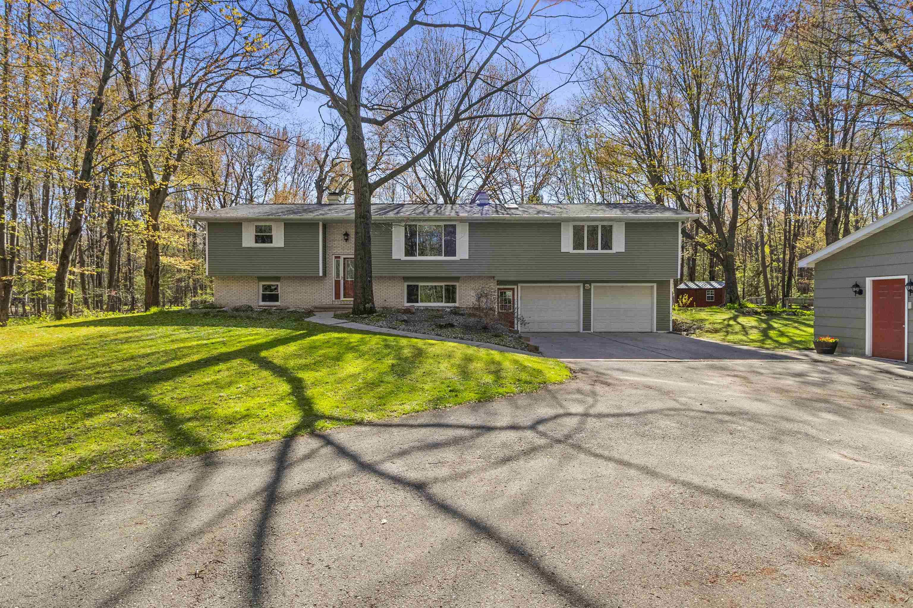 6710 GREGORY Lane