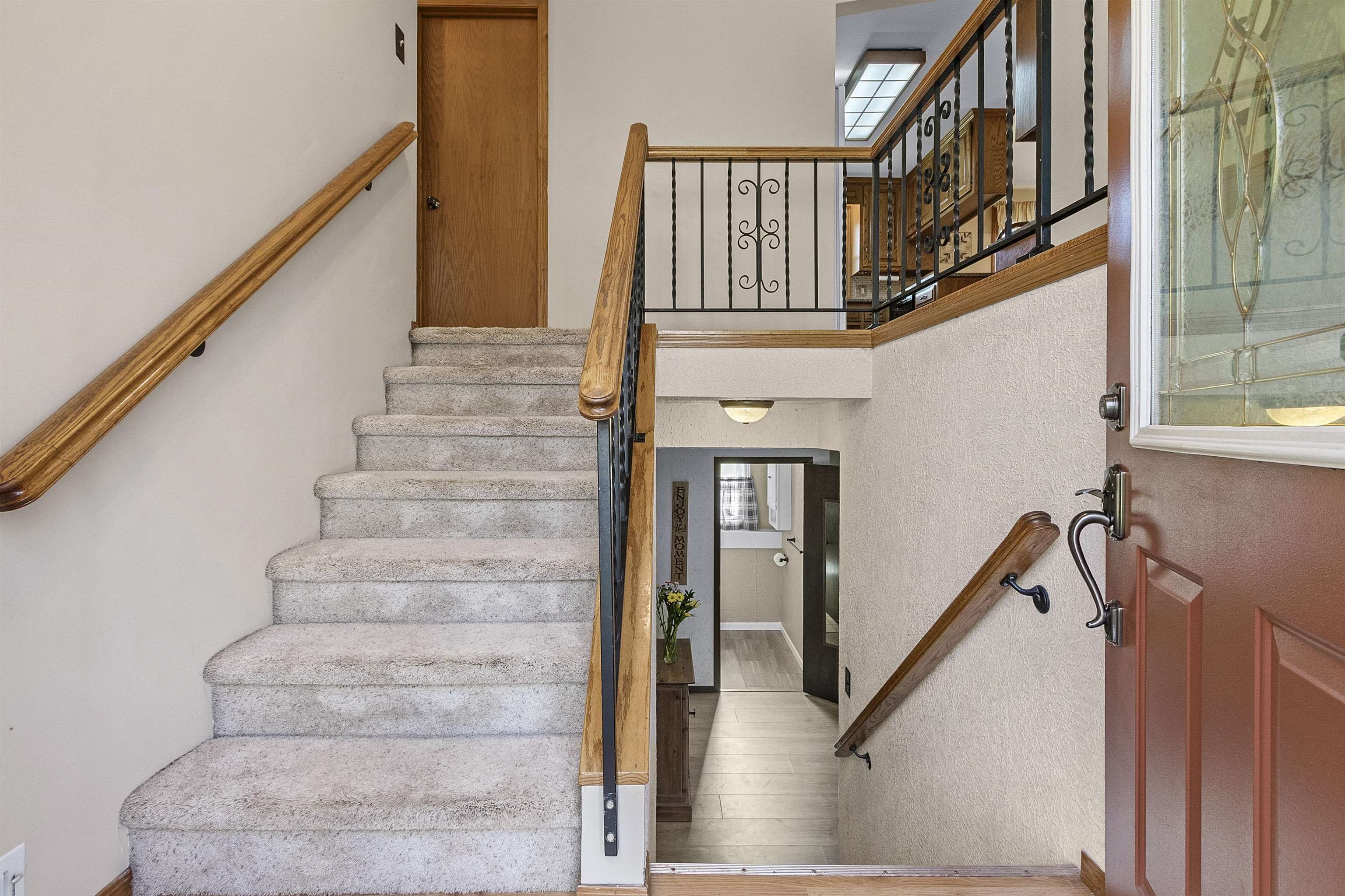 6710 GREGORY Lane
