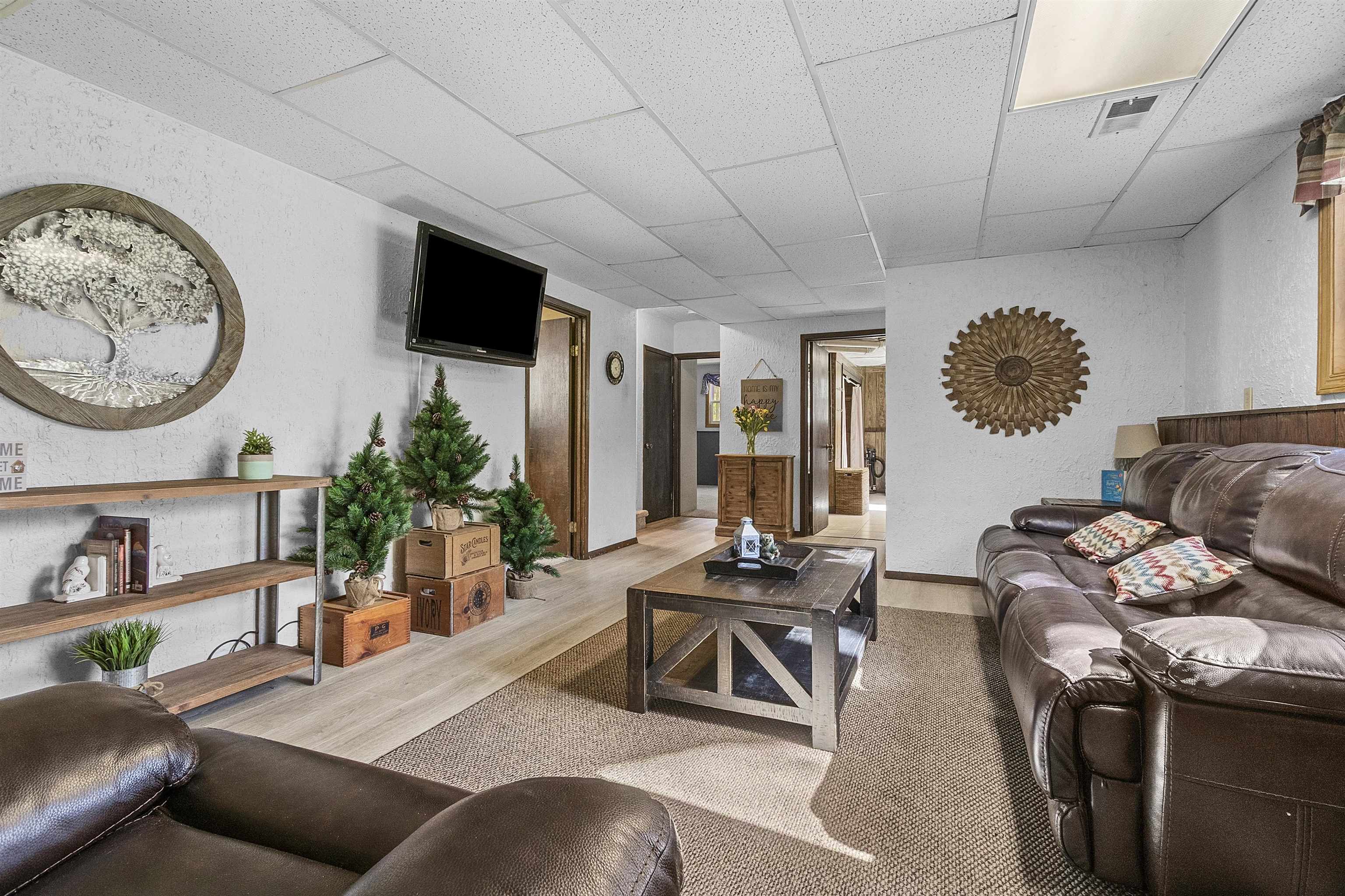 6710 GREGORY Lane