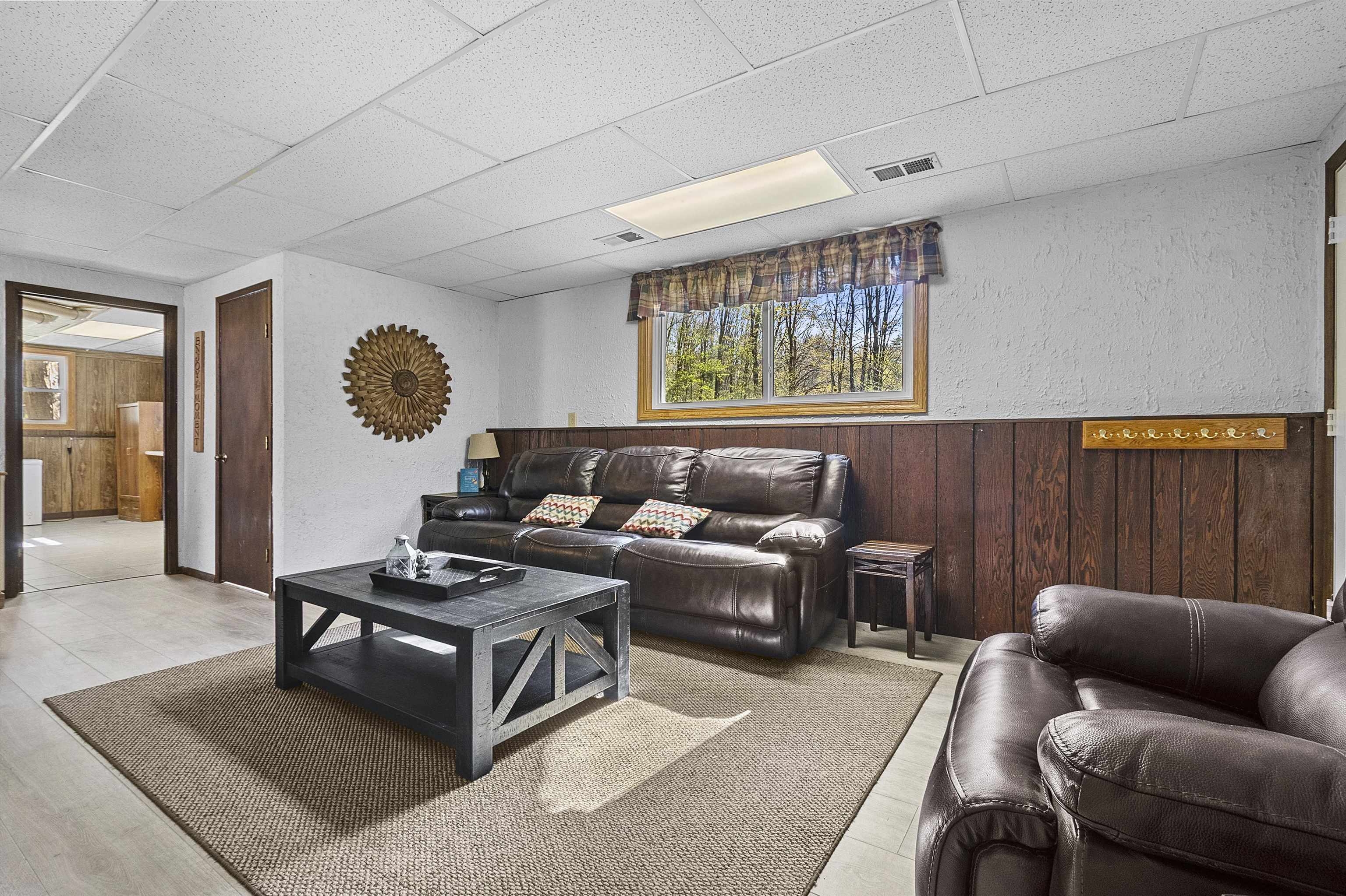 6710 GREGORY Lane