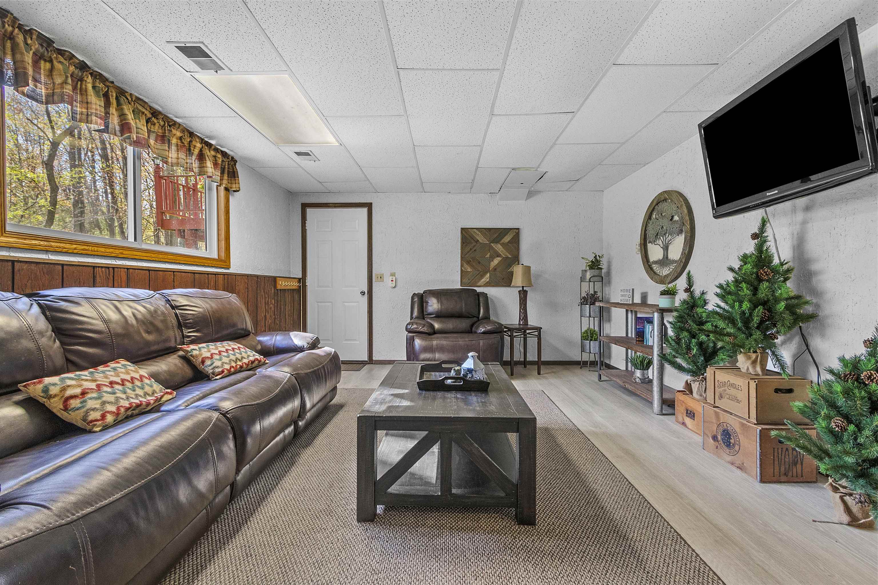 6710 GREGORY Lane