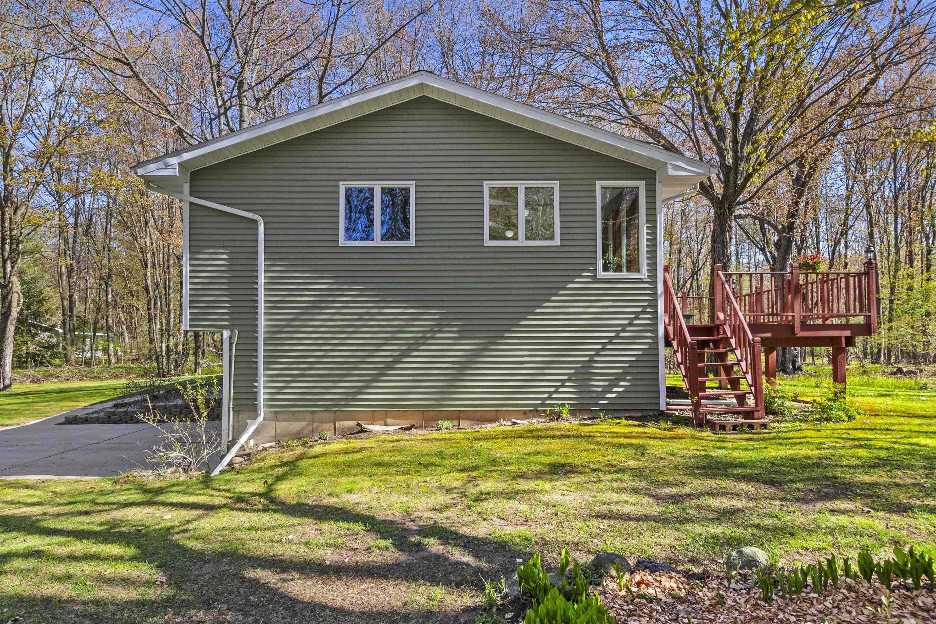 6710 GREGORY Lane