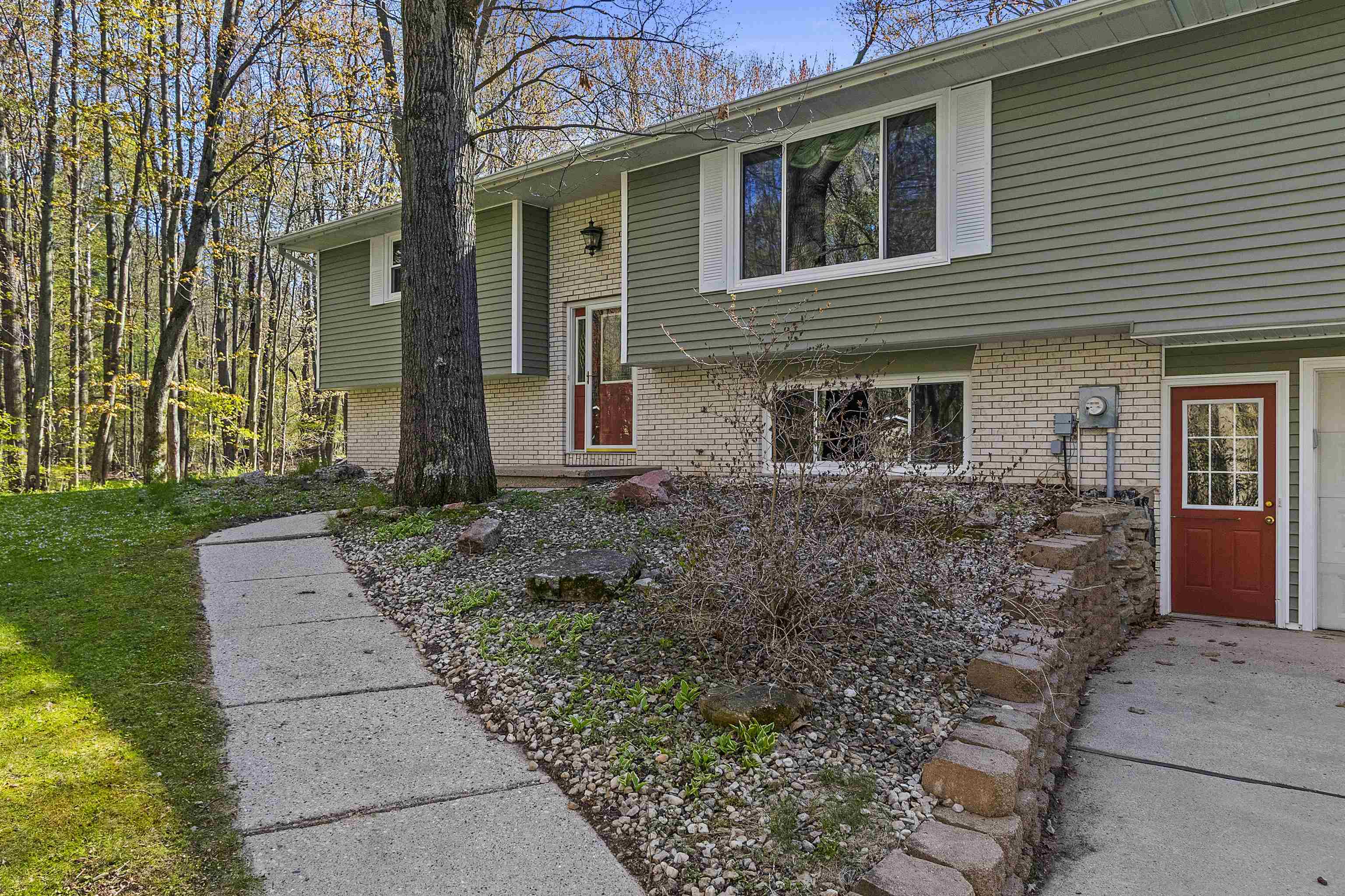 6710 GREGORY Lane