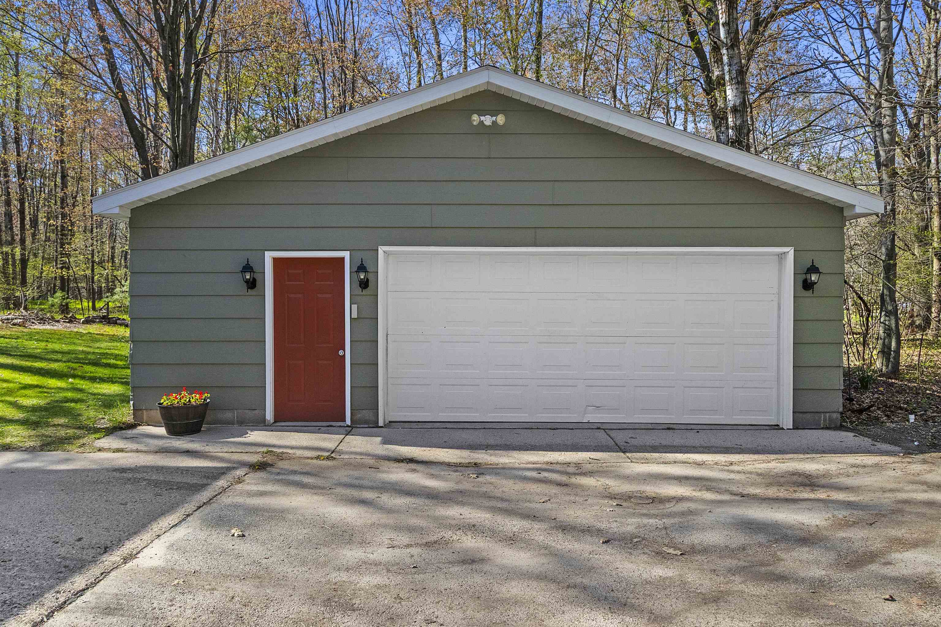 6710 GREGORY Lane