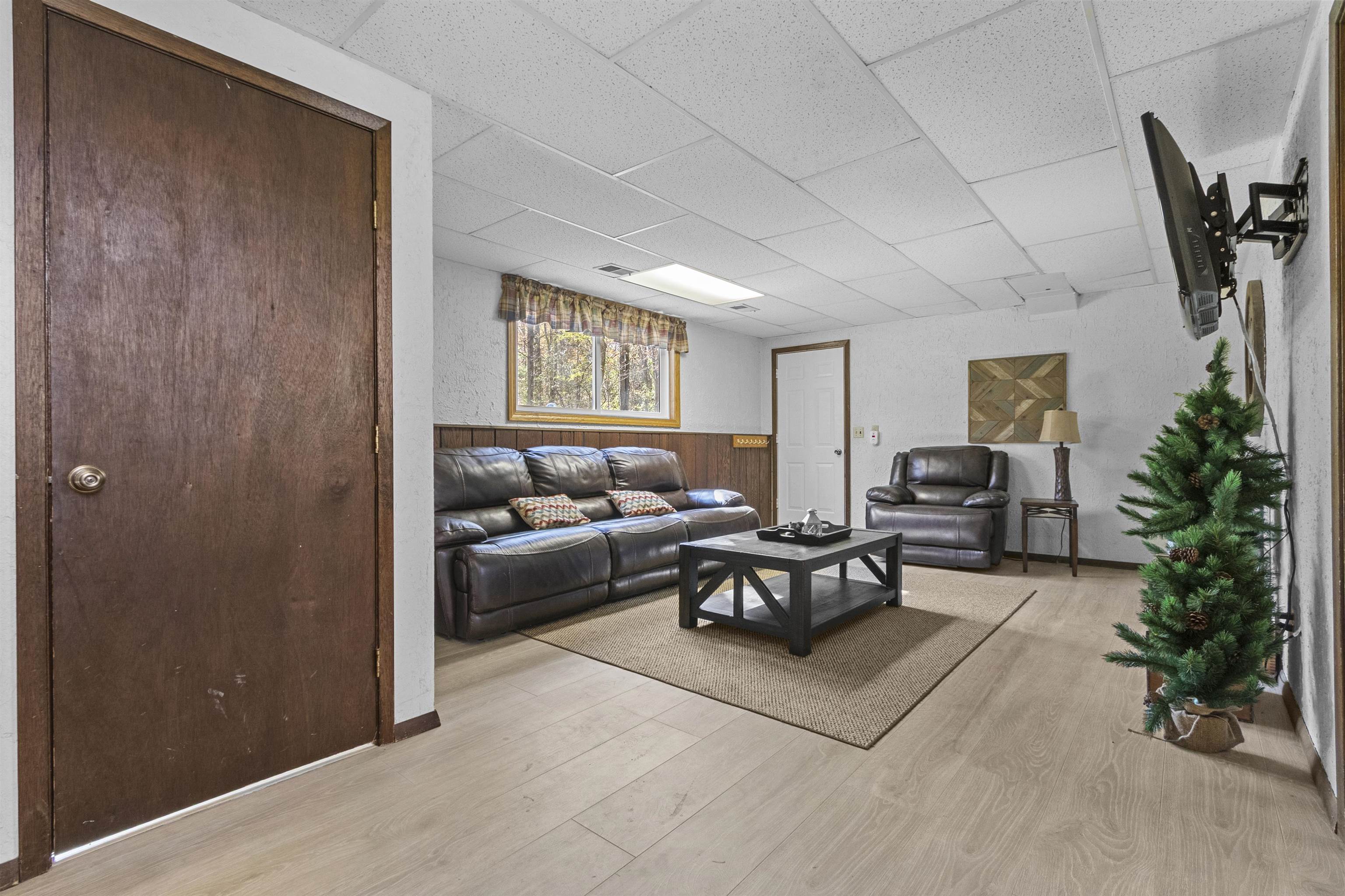 6710 GREGORY Lane