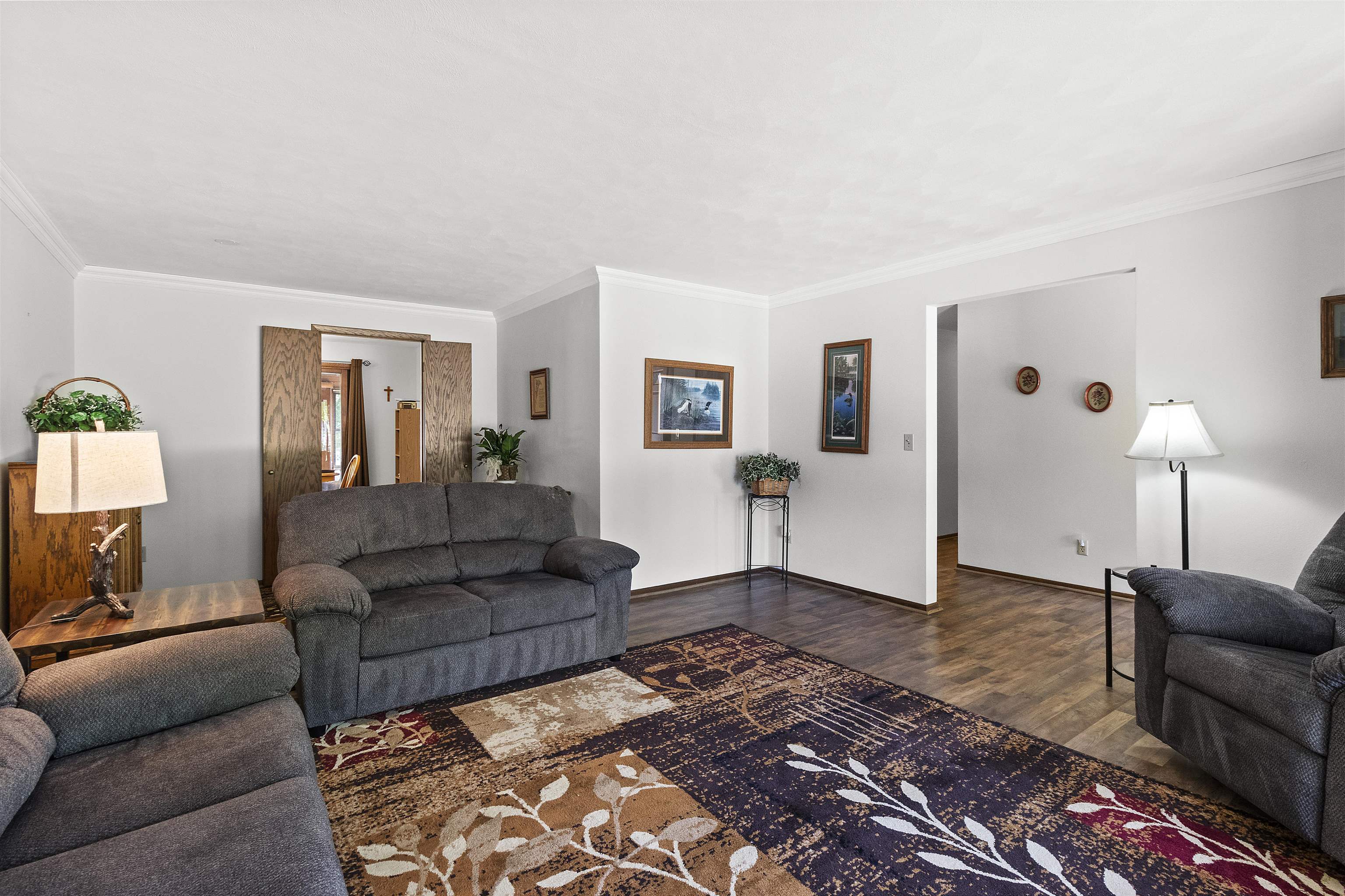 933 E CAPITOL Drive