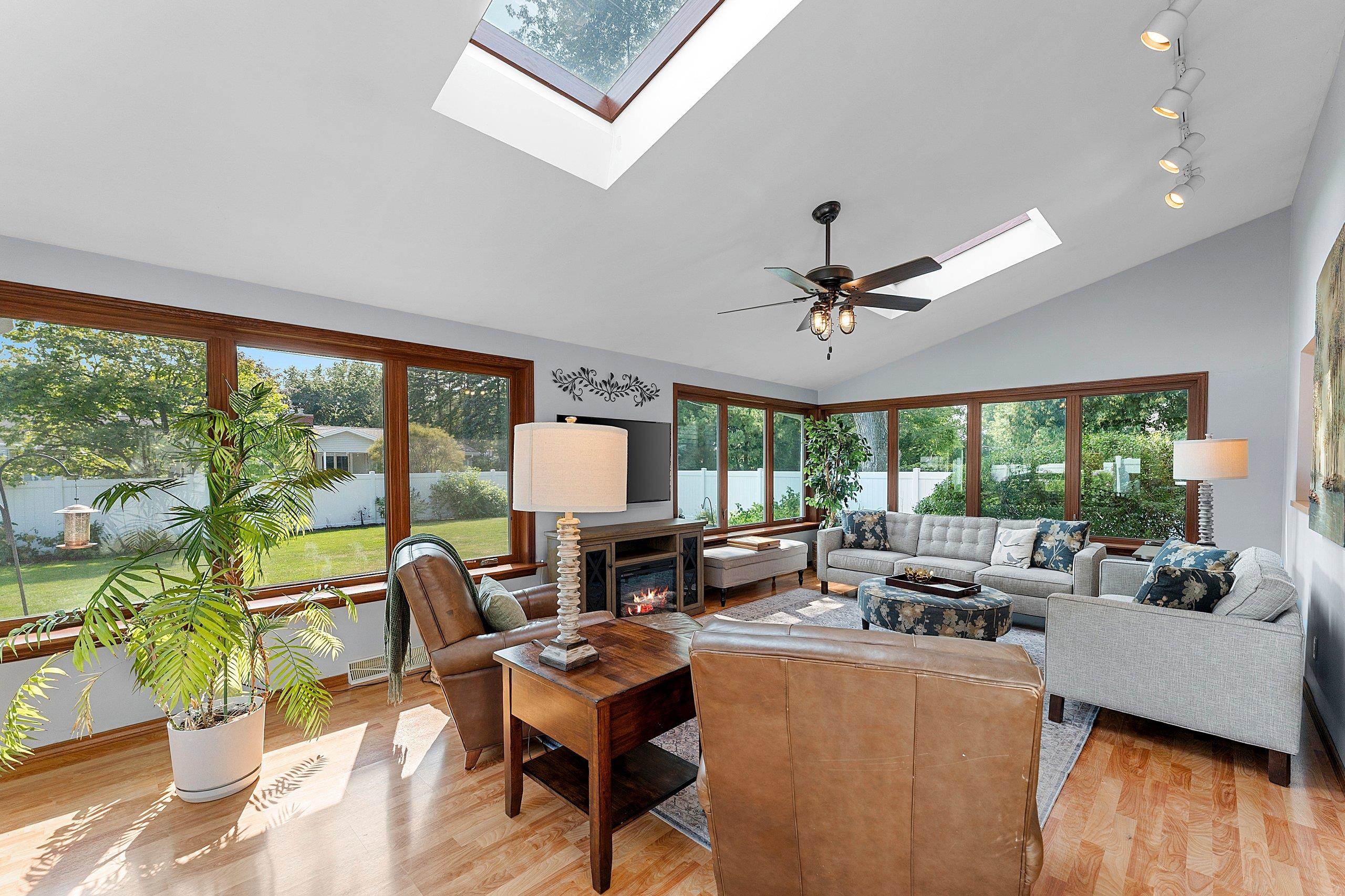 601 BREVOORT Lane