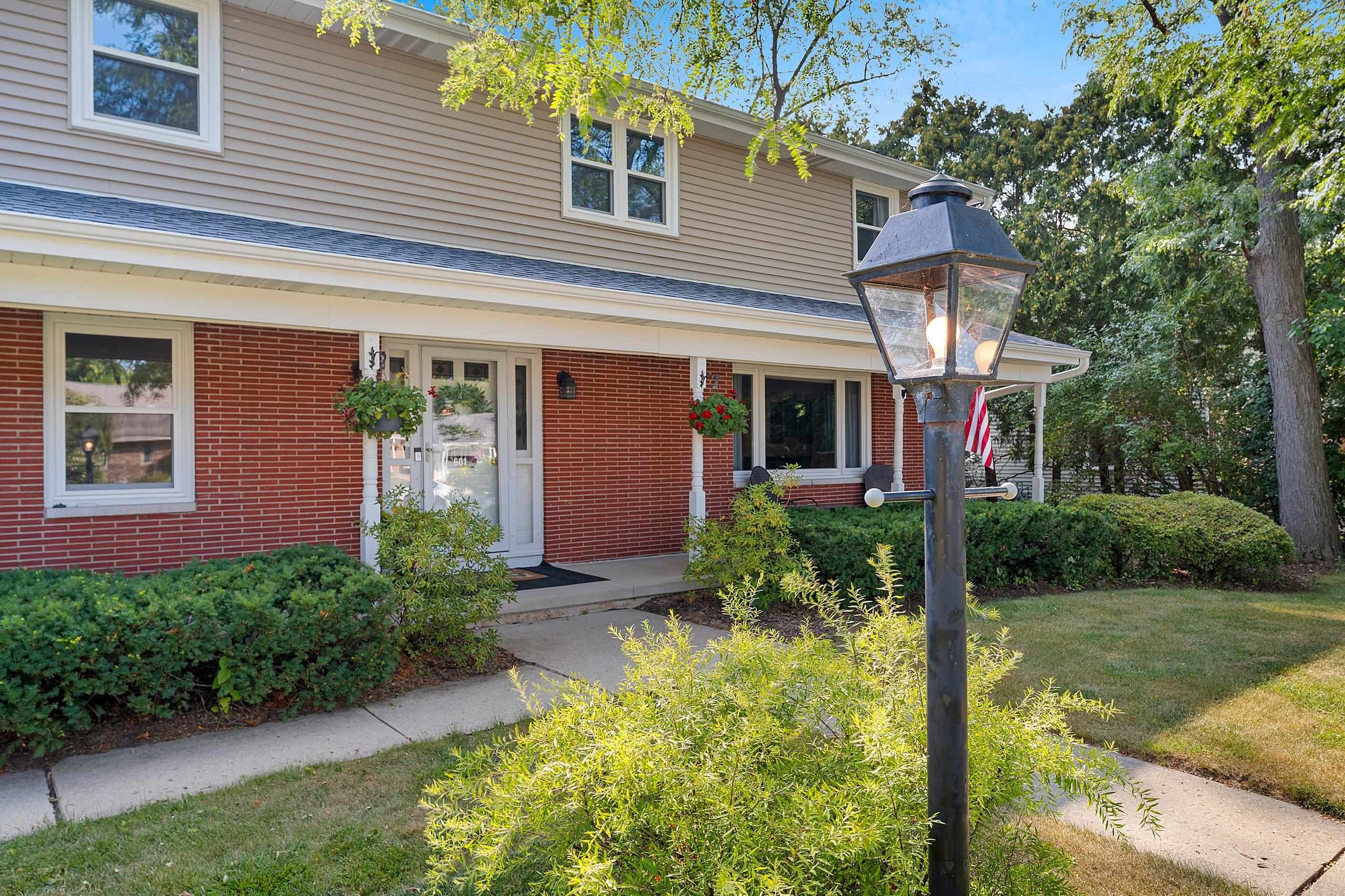 601 BREVOORT Lane