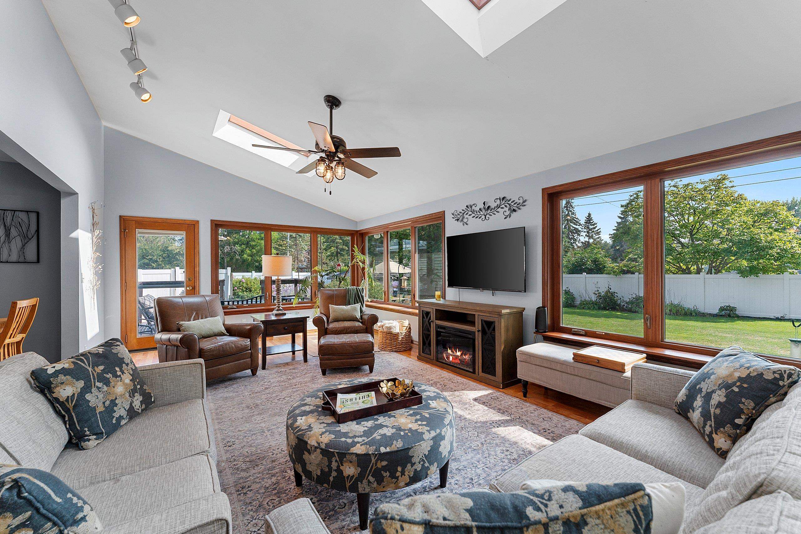 601 BREVOORT Lane