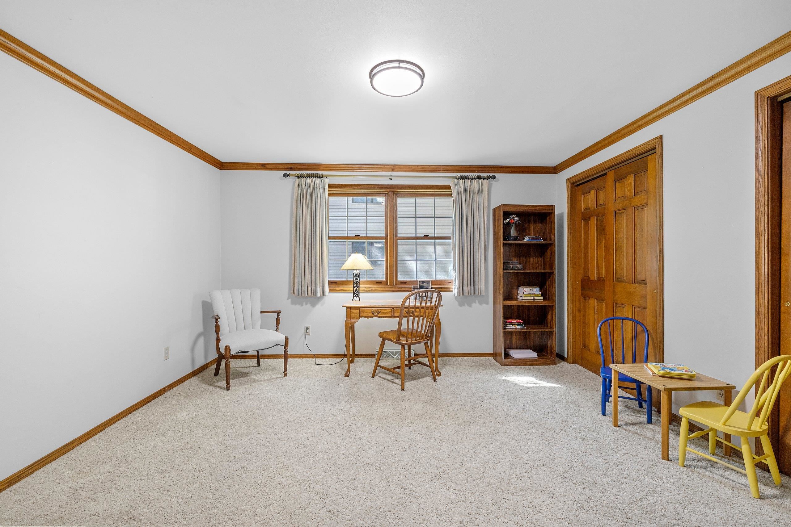 425 E FOX RUN Circle